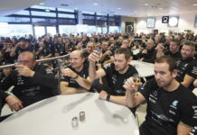 Мотористы Mercedes получили прибыль, а команда – нет Brackley & Brixworth