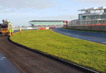 В Сильверстоуне меняют асфальт Silverstone Circuit