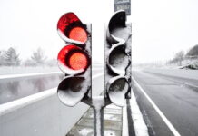 Автодром в Барселоне засыпало снегом