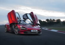 Гонщики будут катать болельщиков в дни Гран При McLaren 720S The Drive