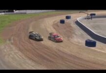 Скотт Спид таранит соперников в сим-рейсинге