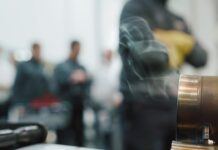 В Mercedes запустили двигатель новой машины