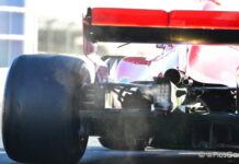 Почему машины с моторами Ferrari сильно дымят?