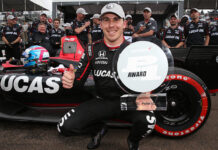 Дождь помог дебютанту Уикенсу завоевать поул в Сент-Питерсберге