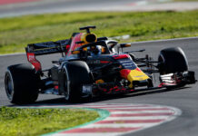 Риккардо лидирует в Барселоне с новым рекордом