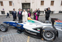Папа римский встретился с гонщиками Формулы E Pope Francis, Formula E
