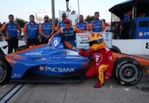 Диксон выиграл гонку в Техасе и возглавил чемпионат Scott Dixon