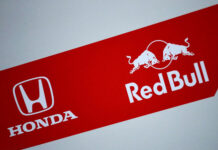 Почему в Red Bull перешли на моторы Honda? Red Bull Racing and Honda logo
