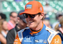 Диксон одержал первую победу в сезоне Scott Dixon