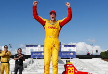 Ошибка Росси подарила Хантер-Рею первую за три года победу Ryan Hunter-Reay