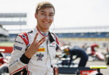 Джордж Расселл завоевал поул в Сильверстоуне George Russell