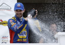 Уикенс попал в жуткую аварию в Поконо, гонку выиграл Росси Alexander Rossi