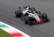 Стюарды объяснили дисквалификацию машины Haas Romain Grosjean