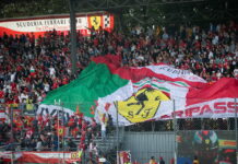 Глобальная аудитория Формулы 1 выросла на 10% Ferrari fans in the grandstand