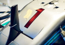 Хэмилтон объяснил, почему убрал «единичку» с машины Lewis Hamilton
