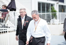 Чейз Кэри: «К июню мы надеемся определиться» Ross Brawn and Chase Carey. 28.04.2018. Formula 1 World Championship, Rd 4, Azerbaijan Grand Prix, Baku Street Circuit, Azerbaijan, Qualifying Day. - www.automotorsport.az, EMail: info@automotorsport.az - copy of publication required for printed pictures. Every used picture is fee-liable. © Copyright: automotorsport.az