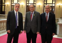 Чейз Кэри провёл переговоры с властями Каталонии Chase Carey, Quim Torra, Vicenc Aguilera