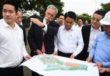 Чейз Кэри посетил вьетнамскую трассу Chase Carey in Hanoi