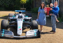 В Mercedes поддержали больного ребёнка Harry Shaw, Lewis Hamilton