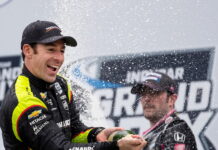 Пажено выиграл дождевую гонку в Индианаполисе, обогнав Диксона на предпоследнем круге Simon Pagenaud