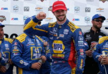 Росси в доминирующем стиле выиграл гонку Alexander Rossi