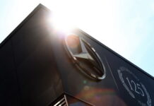 В Mercedes готовятся к юбилейному Гран При Mercedes AMG F1 motorhome celebrates 125 years of motorsport