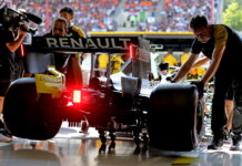 Пилоты Renault и Сайнс вернулись к старой версии мотора Daniel Ricciardo