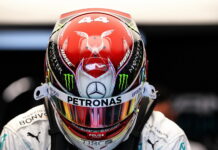 Представителя Mercedes вызвали к стюардам Lewis Hamilton