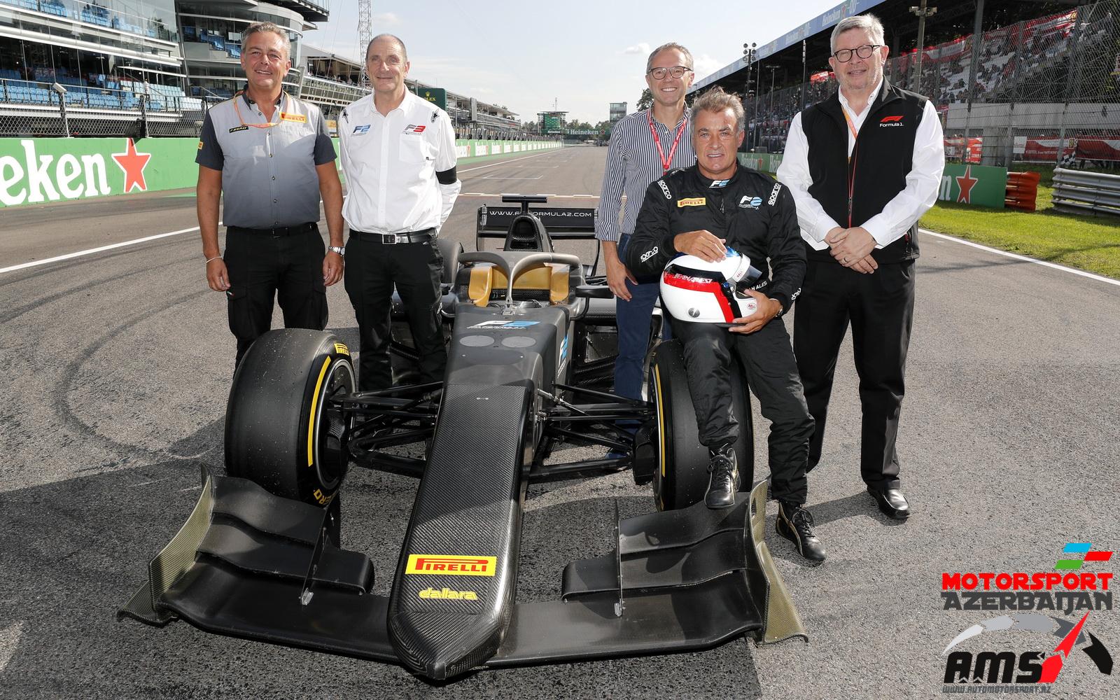 Ross Brawn, Mario Isola, Jean Alesi, Pirelli 18 inch tyres