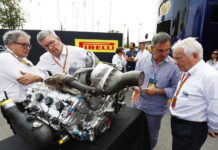 Производители предлагают «заморозить» доработку моторов Didier Perrin, Ross Brawn and Charlie Whiting with the new F2 engine