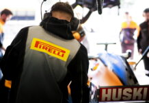 Марио Изола: Система DAS не вредит шинам Pirelli enginner during the Barcelona February testing
