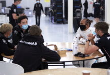 Льюис Хэмилтон вернулся за руль в Сильверстоуне Lewis Hamilton