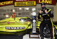 Пажено выиграл в Айове при старте с последнего места Simon Pagenaud