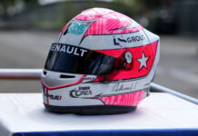 Команды почтят память Антуана Юбера Renault F1 Team pay tribute to Anthoine Hubert by placing his helmet