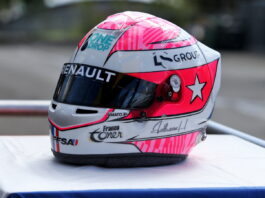 Renault F1 Team pay tribute to Anthoine Hubert by placing his helmet