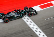 Стюарды дважды оштрафовали Льюиса Хэмилтона Lewis Hamilton