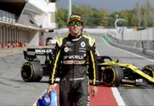 Фернандо Алонсо за рулём R.S.20 в Барселоне