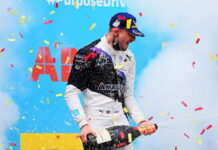 Джейк Деннис одержал первую победу Jake Dennis