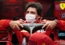 Карлос Сайнс рассказывает про руль Ferrari SF21 Carlos Sainz