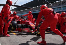 Иньяки Руэда объяснил тактику Ferrari в Портимао Charles Leclerc