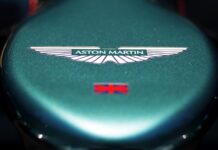 Кадровые перестановки в Aston Martin Aston Martin badge on the nose of the Aston Martin AMR21