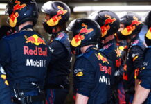 Заявление Red Bull по инциденту в Баку The Red Bull Racing team watch the action