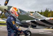 Макс Ферстаппен в гонке против Spitfire Max Verstappen