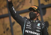 В Mercedes намекнули, что Хэмилтон никуда не уходит Lewis Hamilton