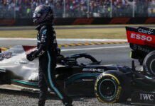 Марк Хьюз о принципе — сдавайся или мы столкнёмся Lewis Hamilton