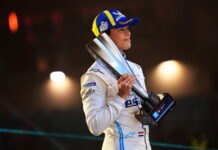 Ник де Вриз выиграл первую гонку сезона Nyck de Vries