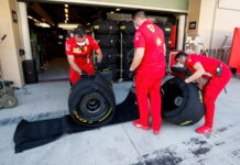 Команды оценили термочехлы с меньшим прогревом шин Ferrari mechanics with 18 inch wheels