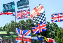 Британские болельщики против гоночной прессы Crowd support for Sir Lewis Hamilton