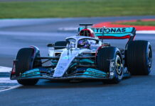 В Mercedes готовят много новинок к Бахрейну Lewis Hamilton