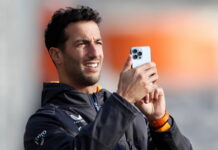 Риккардо: Я считал, что должен извиниться перед Сайнсом Daniel Ricciardo